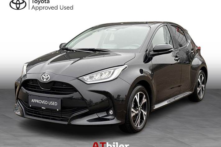 Sort Toyota Yaris fra 2024 set udefra
