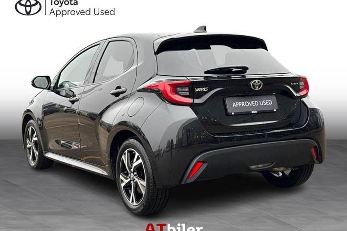 Sort Toyota Yaris fra 2024