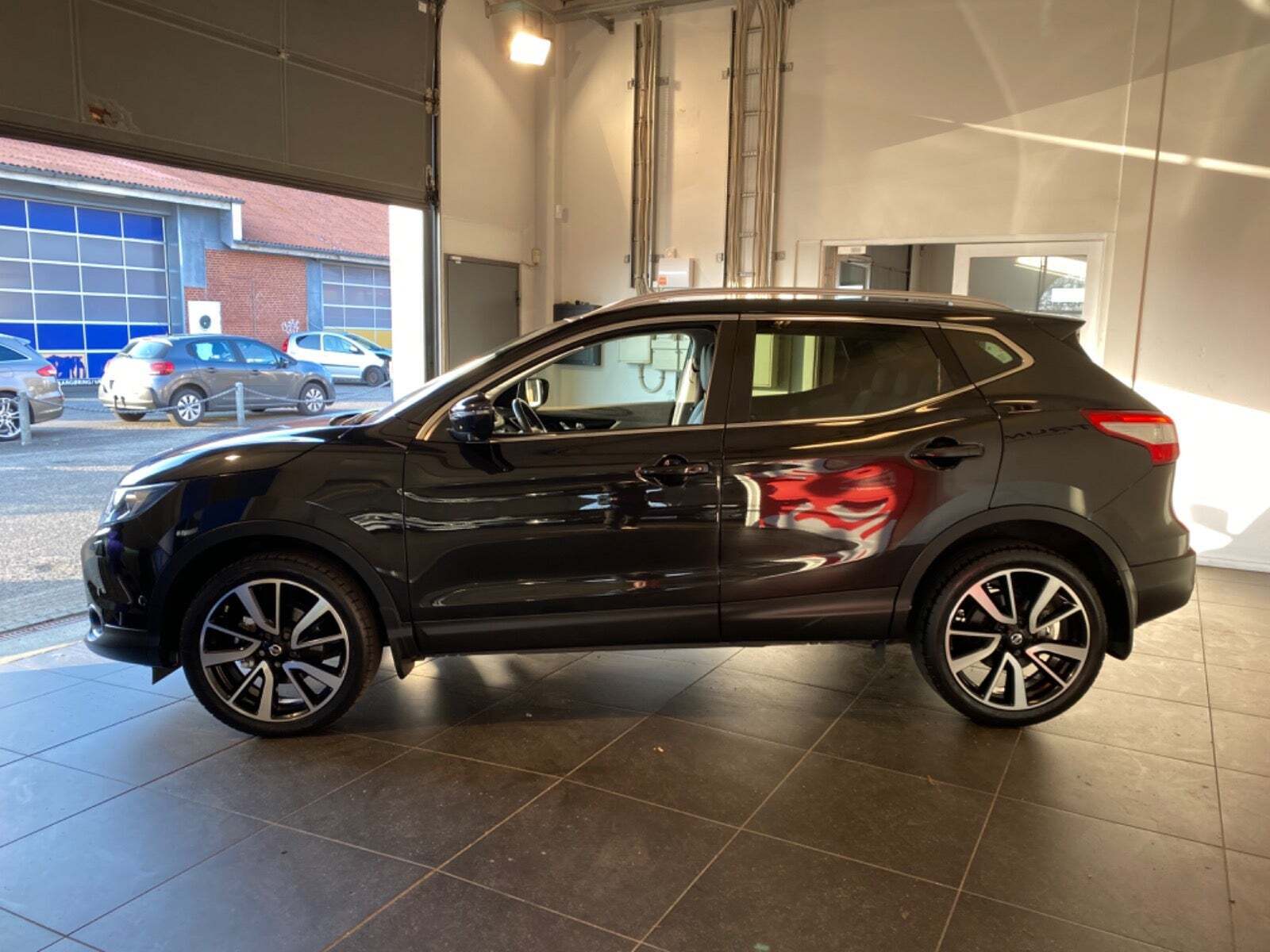Sort Nissan Qashqai fra 2016