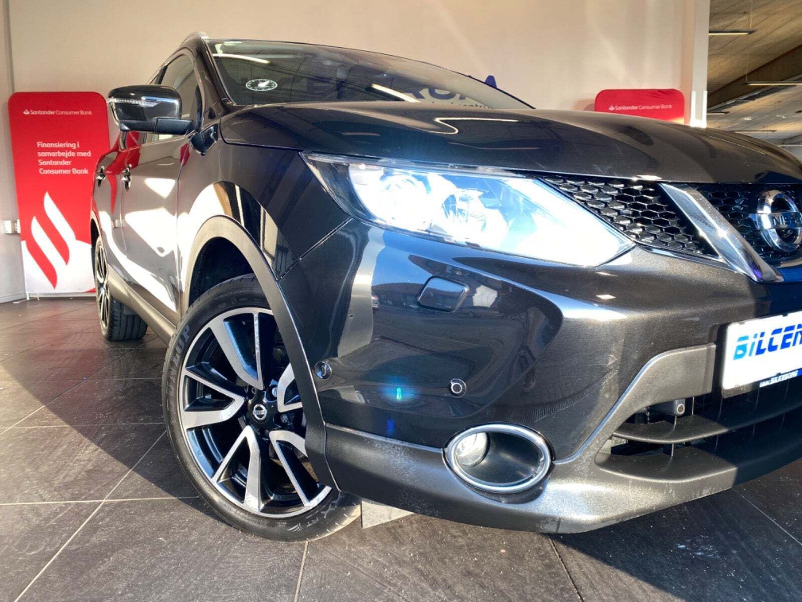 Sort Nissan Qashqai fra 2016