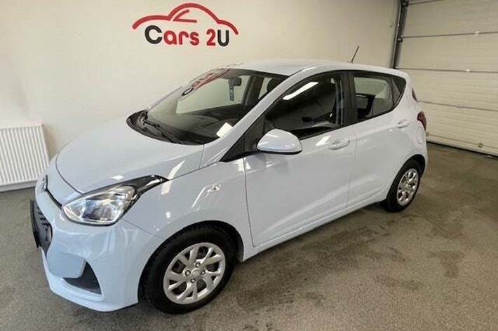 Grå Hyundai i10 fra 2020 set udefra