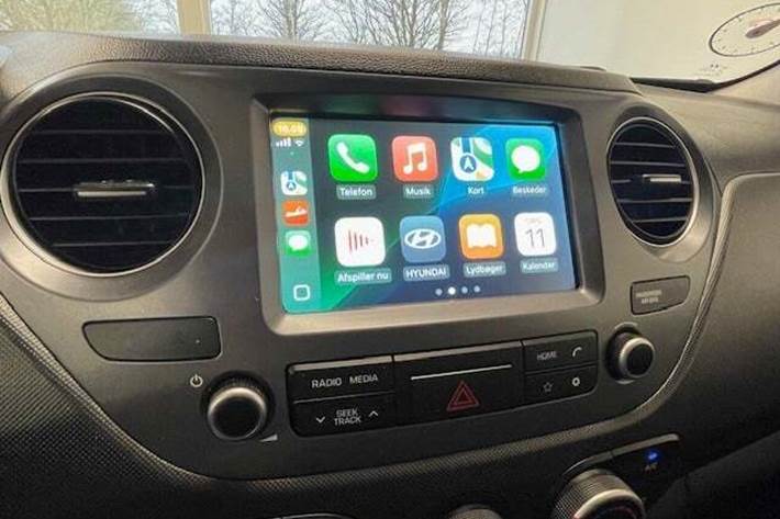 Grå Hyundai i10 fra 2020