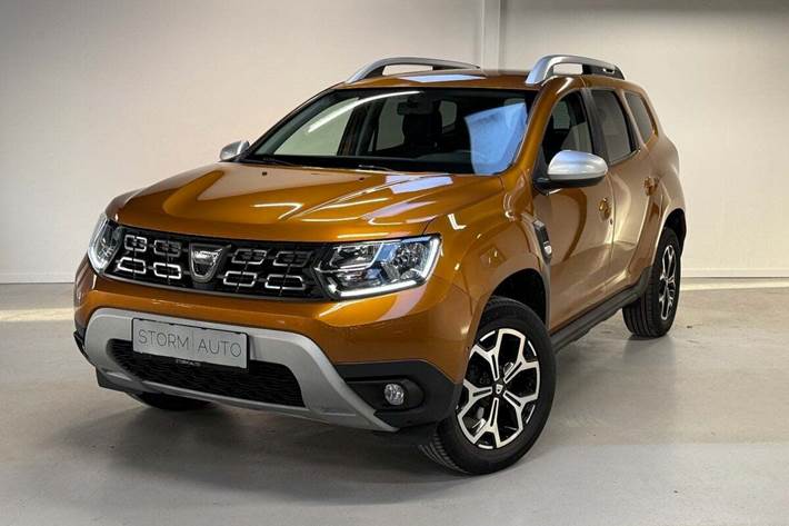 Orange Dacia Duster fra 2021 set udefra