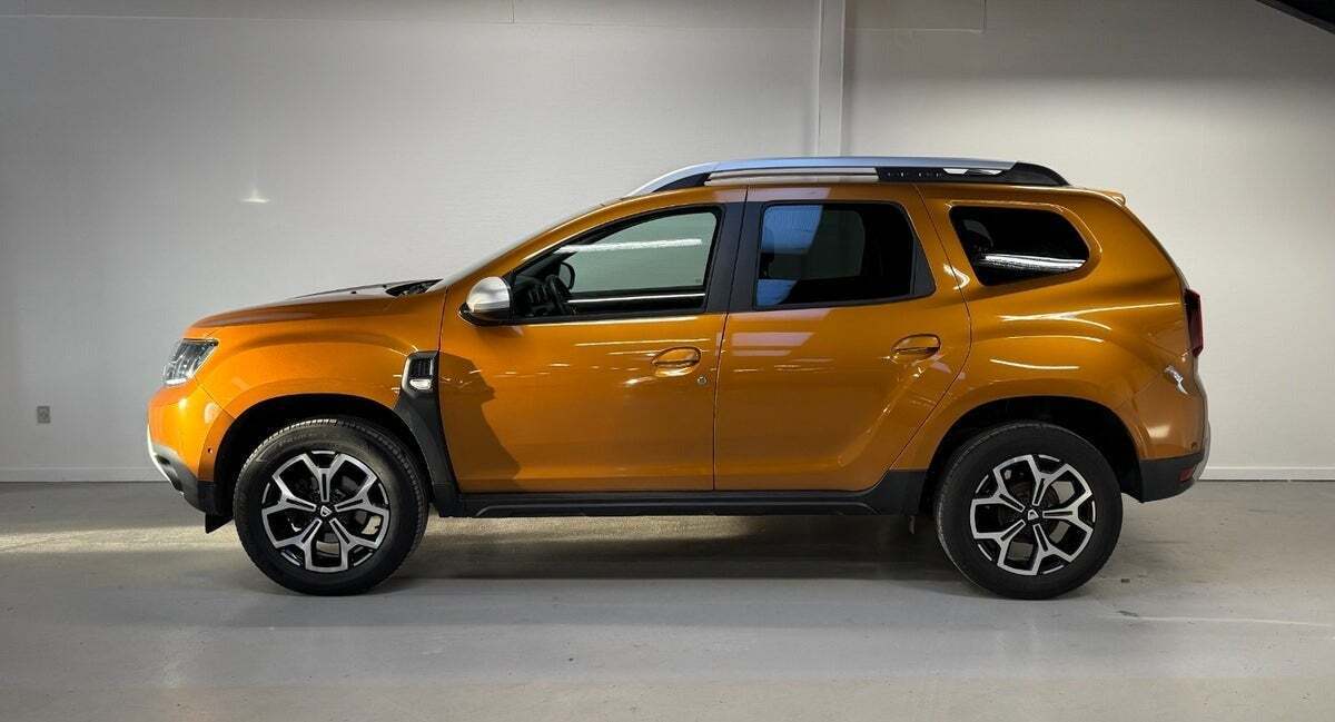 Orange Dacia Duster fra 2021