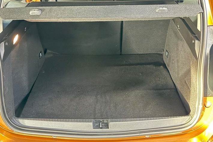 Orange Dacia Duster fra 2021