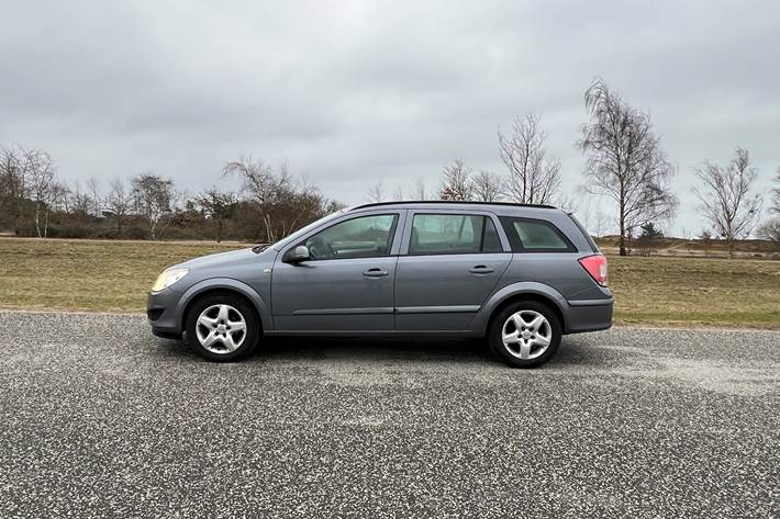 Blå Opel Astra fra 2007