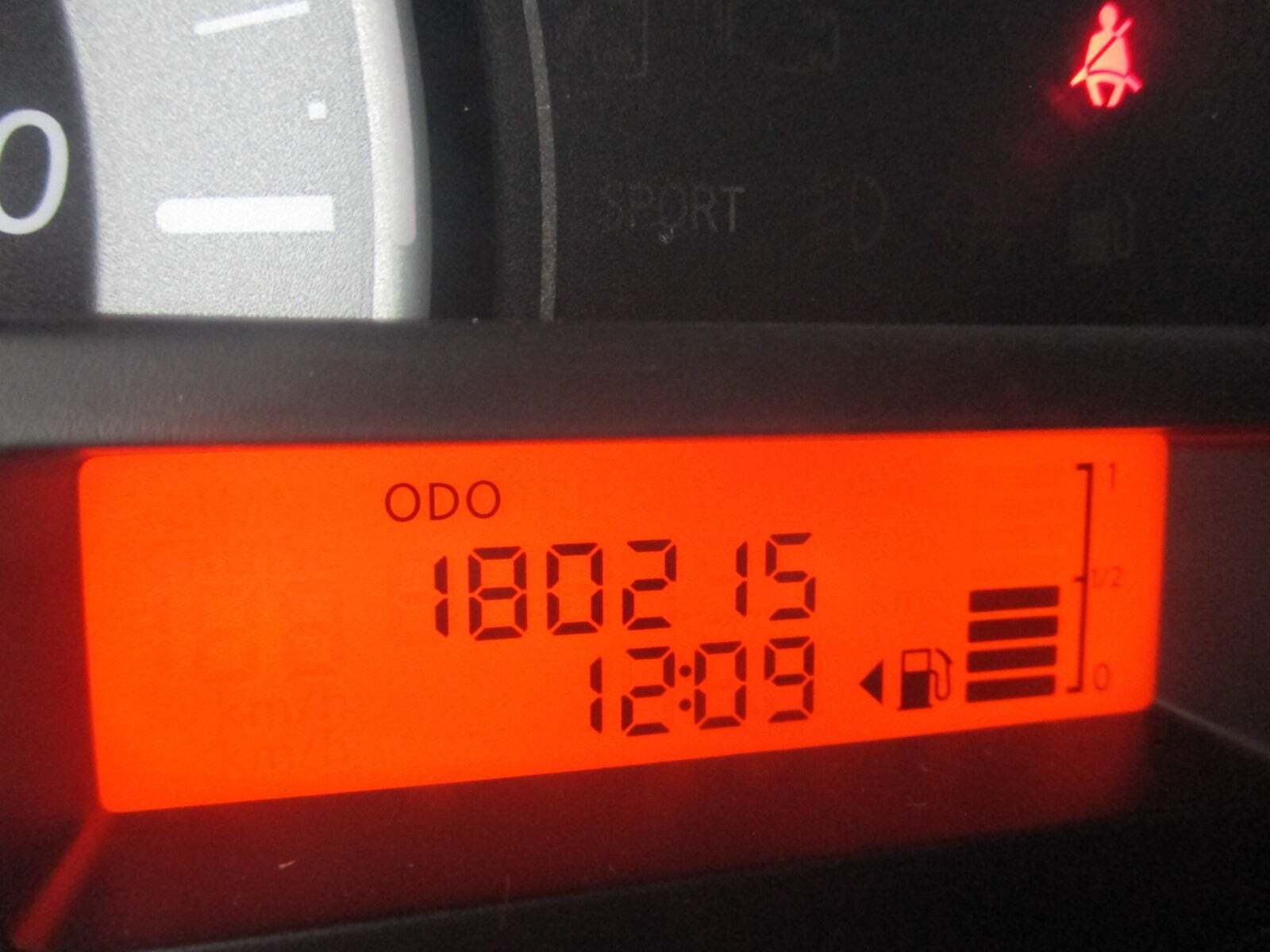 Hvid Nissan Micra fra 2011