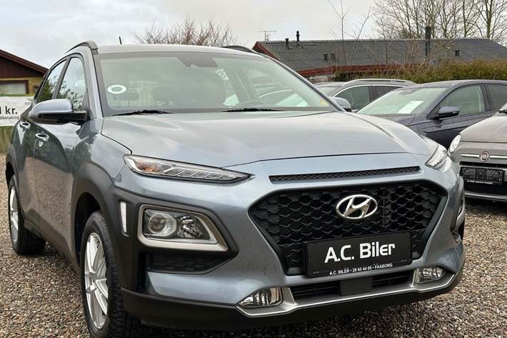 Blå Hyundai Kona fra 2019 set udefra