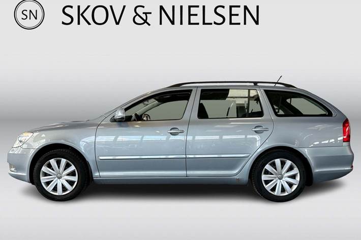 Grå Skoda Octavia fra 2011