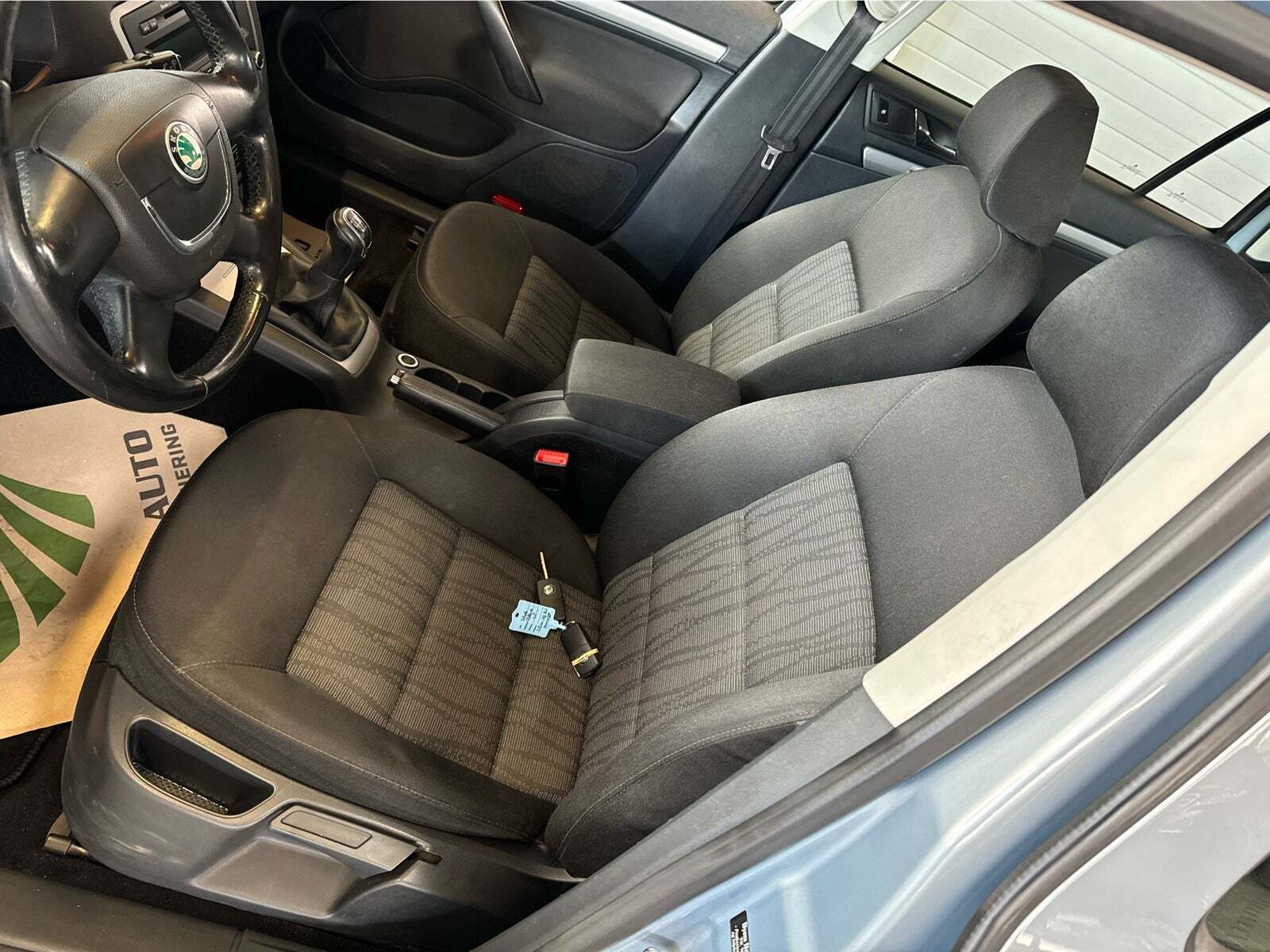 Grå Skoda Octavia fra 2011