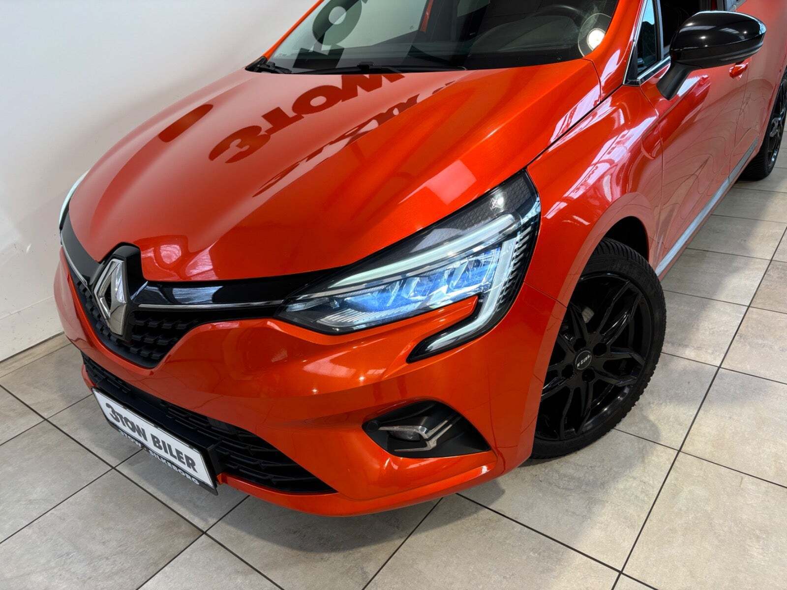 Orange Renault Clio V fra 2020