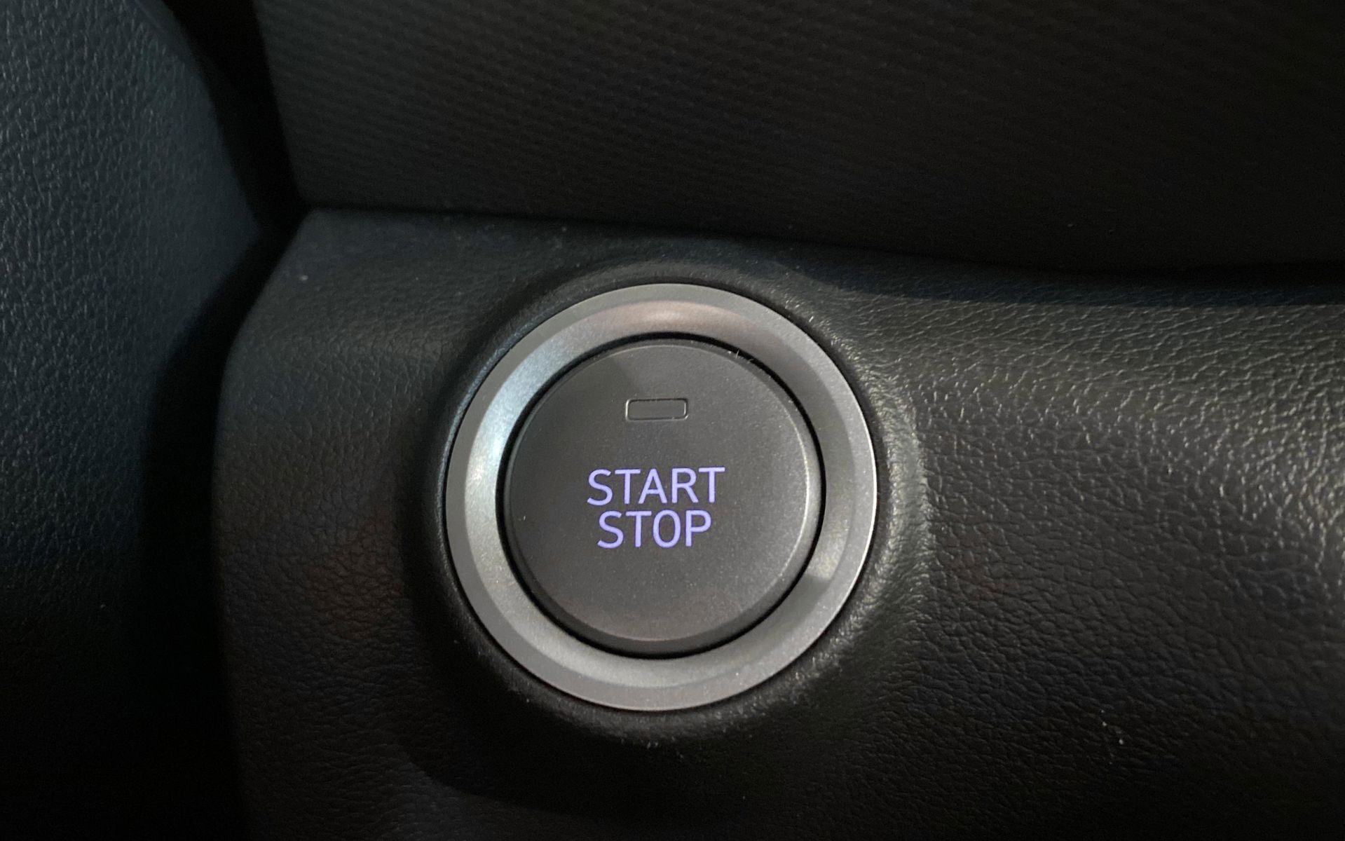 Grå Hyundai Kona fra 2020