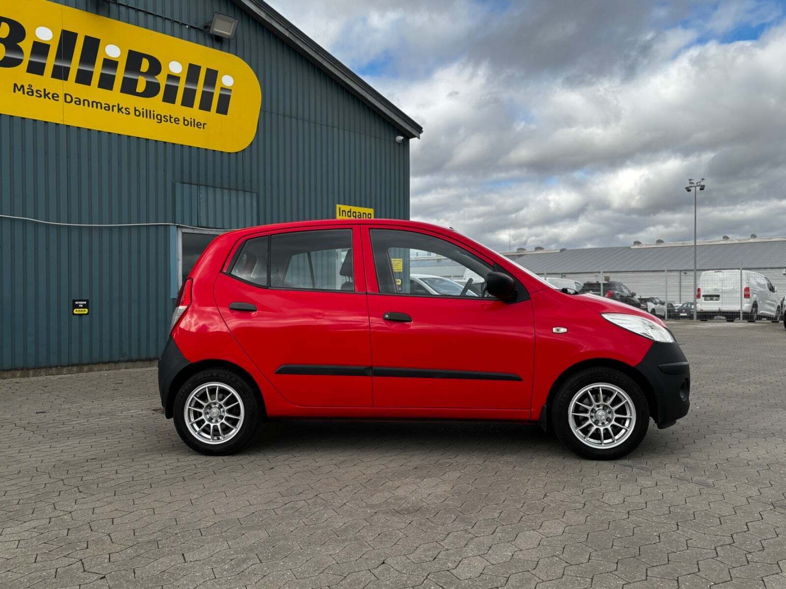 Rød Hyundai i10 fra 2010