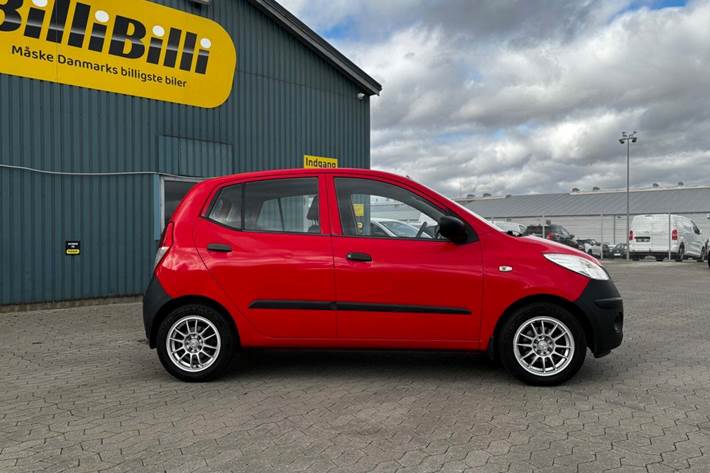 Rød Hyundai i10 fra 2010