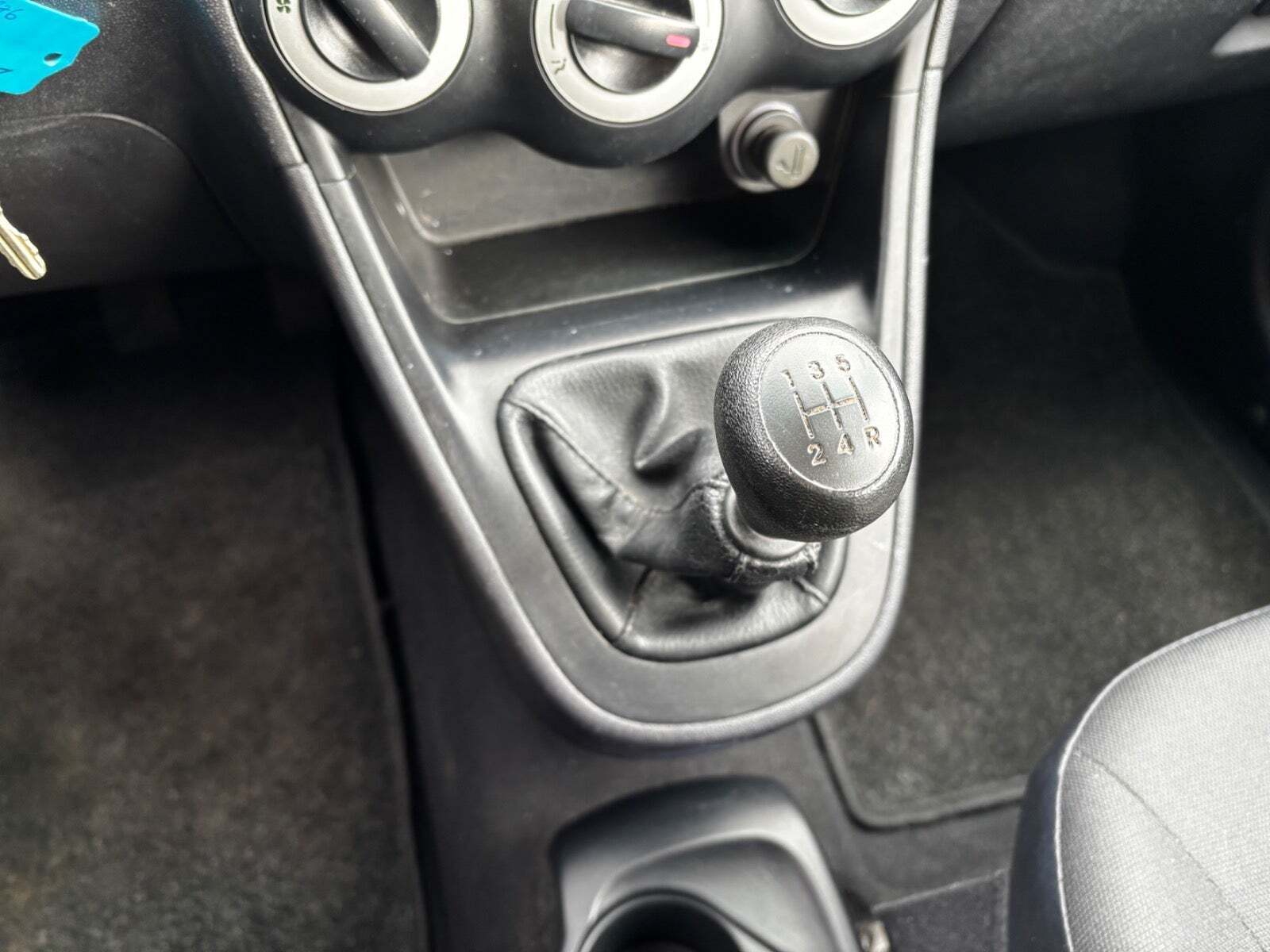 Rød Hyundai i10 fra 2010