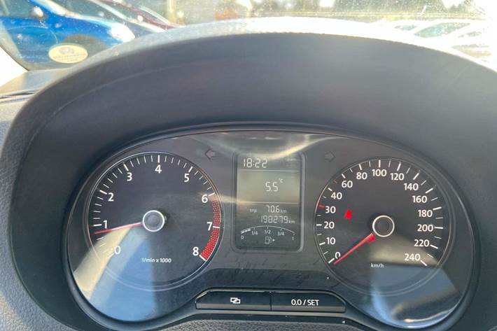 Grå VW Polo fra 2011