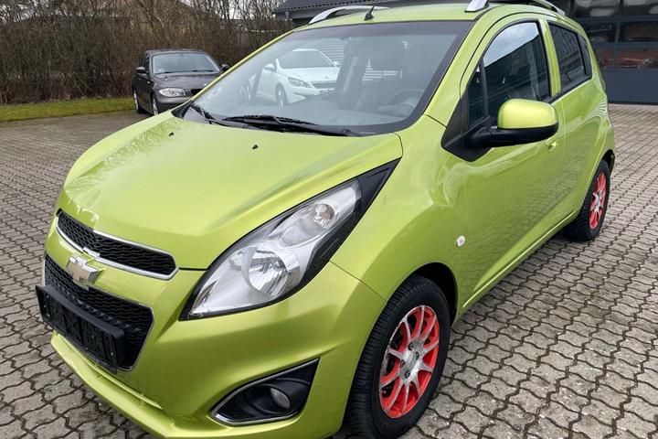 Grøn Chevrolet Spark fra 2013 set udefra