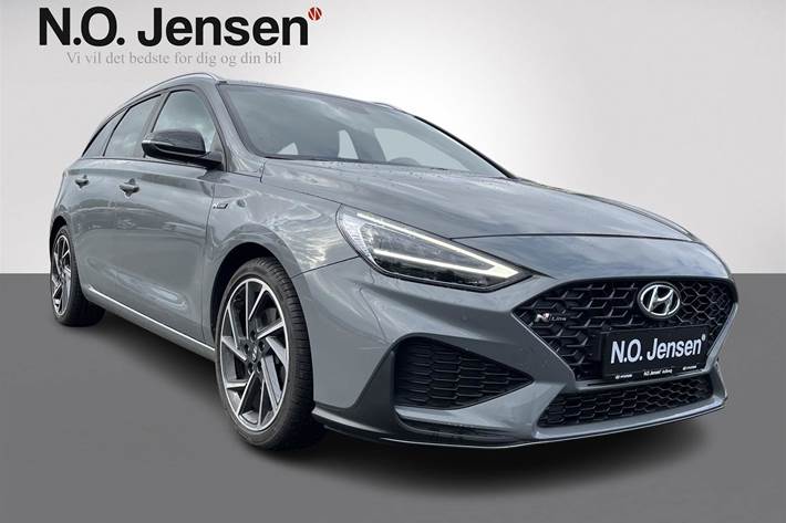 Grå Hyundai i30 fra 2020 set udefra