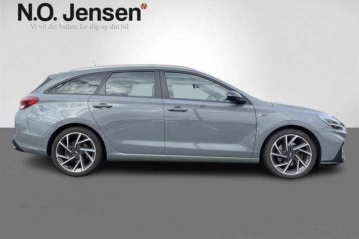 Grå Hyundai i30 fra 2020