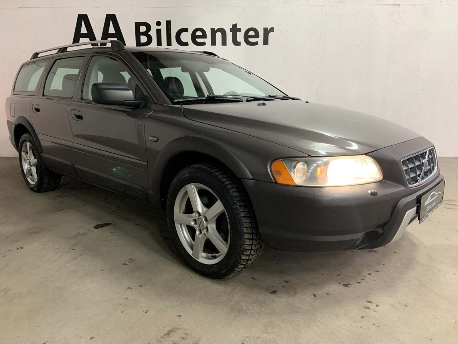 Brun Volvo XC70 fra 2005