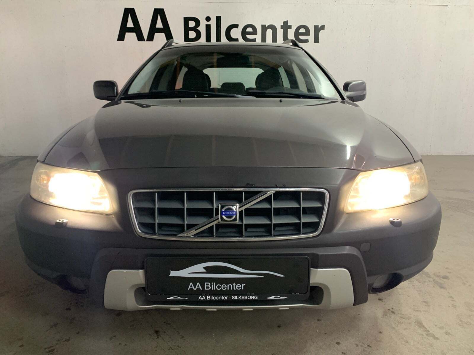 Brun Volvo XC70 fra 2005