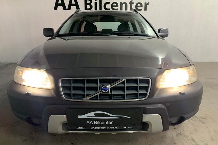 Brun Volvo XC70 fra 2005