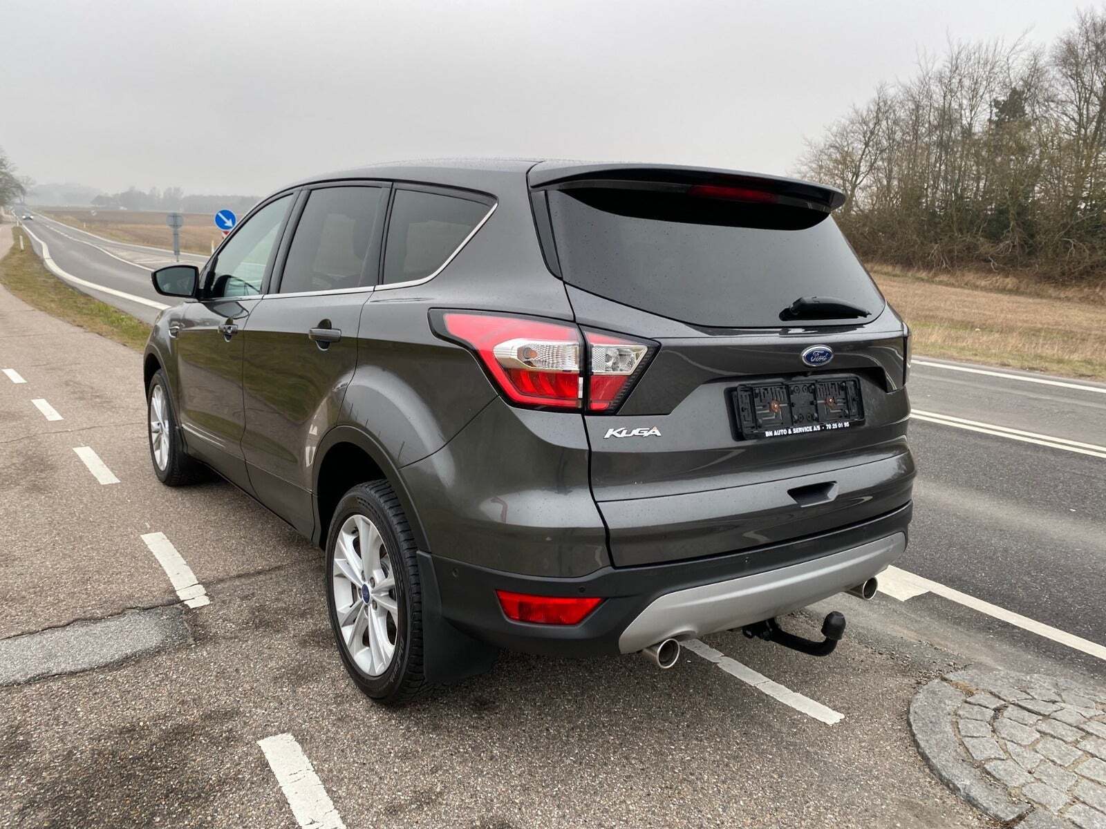 Grå Ford Kuga fra 2018