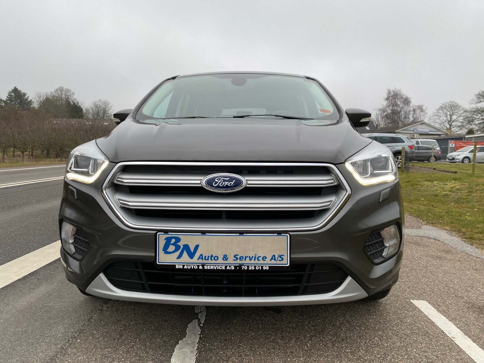 Grå Ford Kuga fra 2018