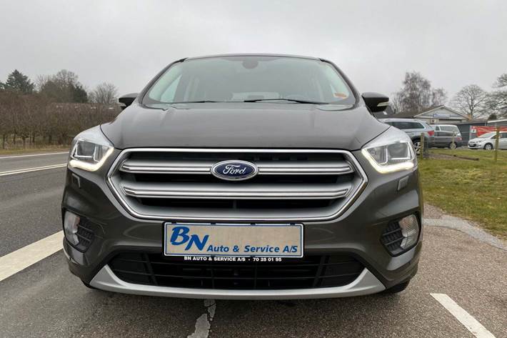 Grå Ford Kuga fra 2018