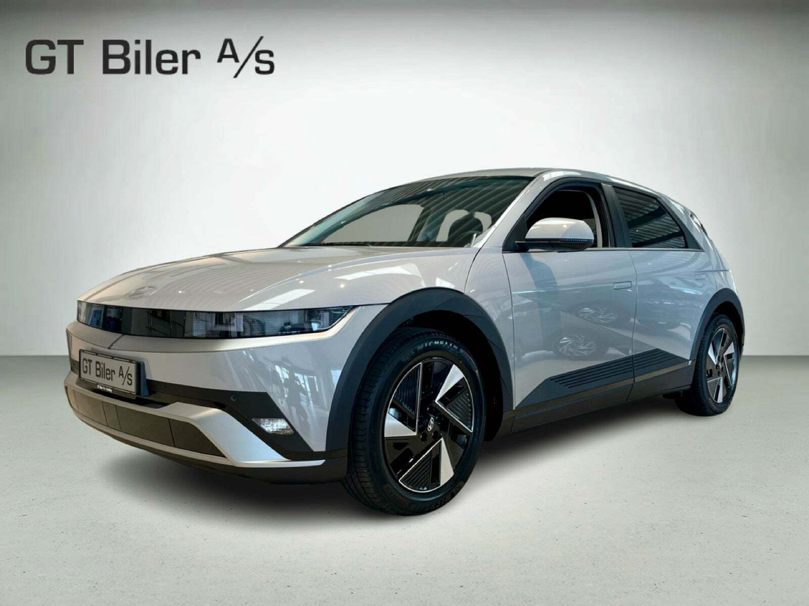 Grå Hyundai Ioniq 5 fra 2025 set udefra