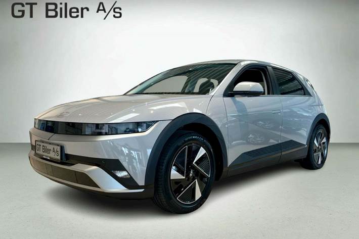 Grå Hyundai Ioniq 5 fra 2025 set udefra