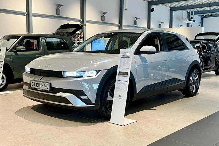 Grå Hyundai Ioniq 5 fra 2025