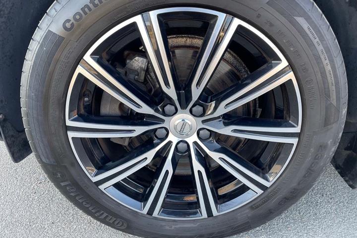 Sort Volvo XC60 fra 2019