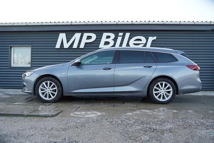 Grå Opel Insignia fra 2018