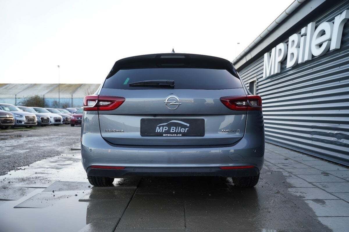 Grå Opel Insignia fra 2018