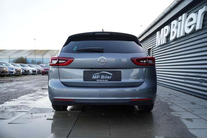 Grå Opel Insignia fra 2018
