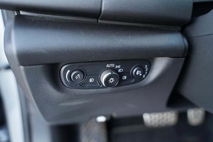 Grå Opel Insignia fra 2018