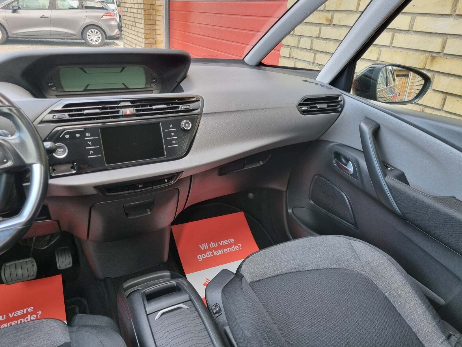 Sort Citroën C4 SpaceTourer fra 2020 set indefra