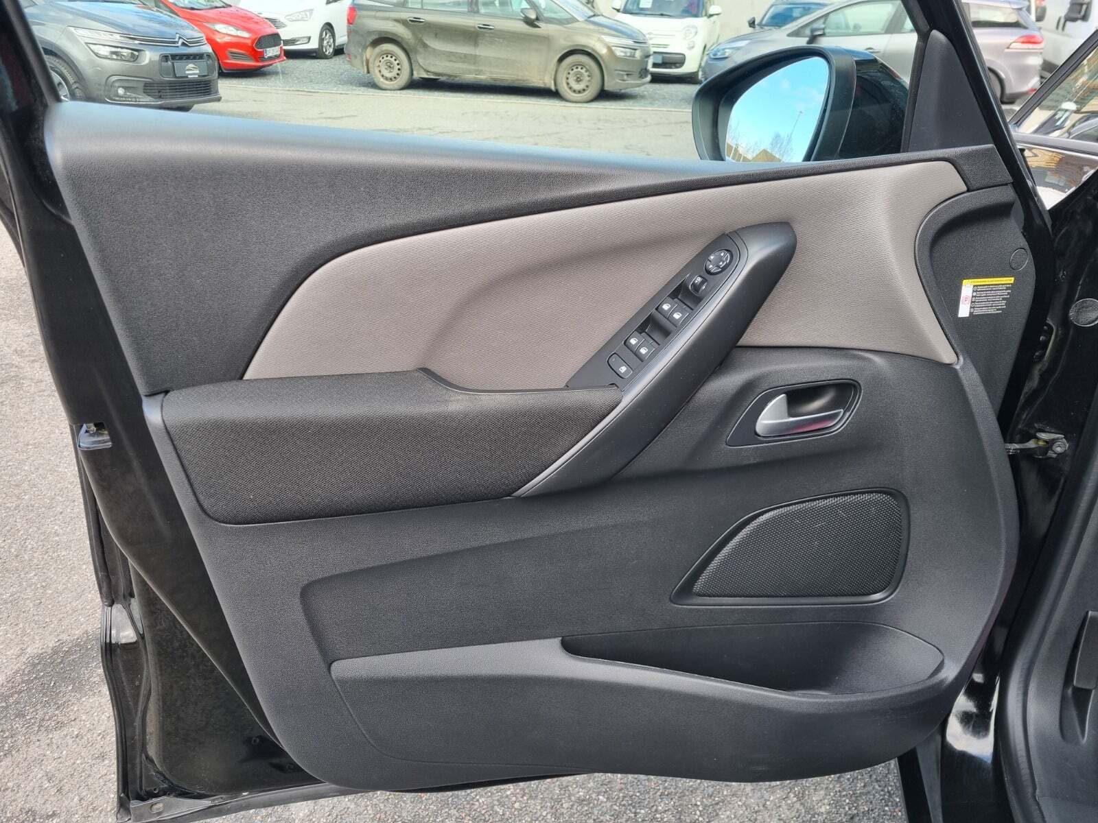 Sort Citroën C4 SpaceTourer fra 2020 set indefra