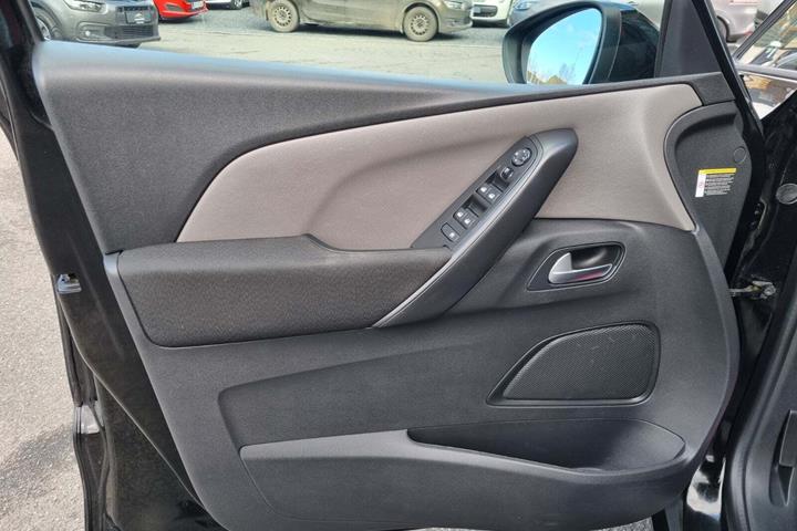Sort Citroën C4 SpaceTourer fra 2020 set indefra
