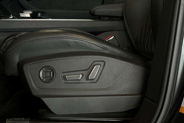 Sølv Audi e-tron fra 2022