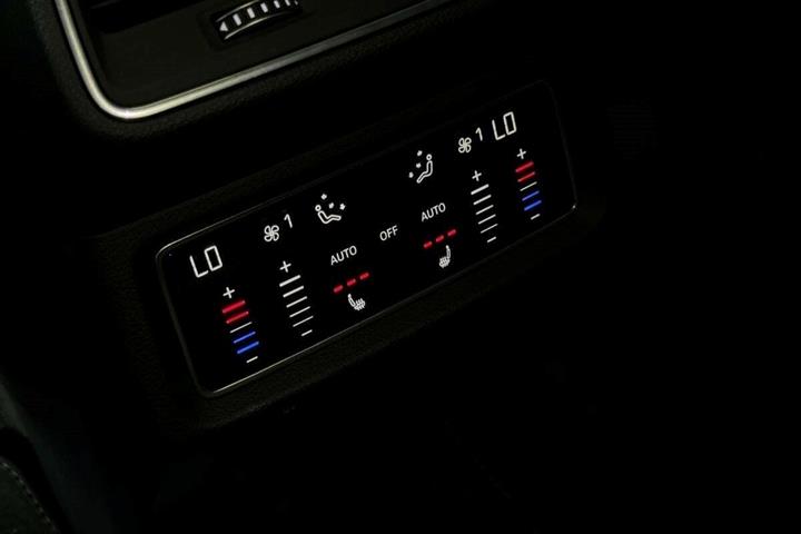 Sølv Audi e-tron fra 2022