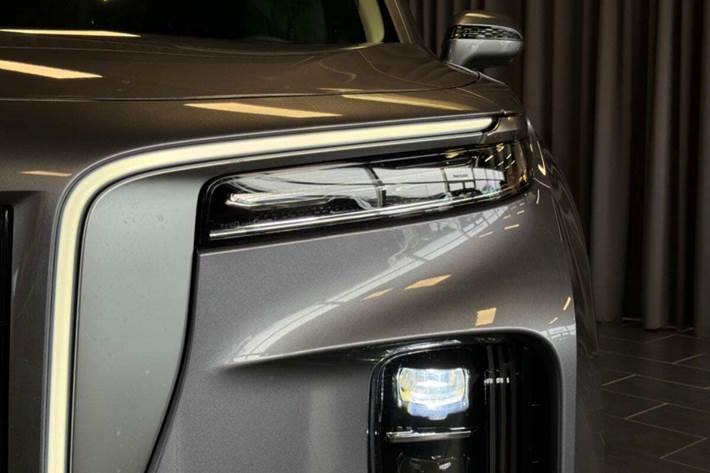 undefined Hongqi E-HS9 fra 2024