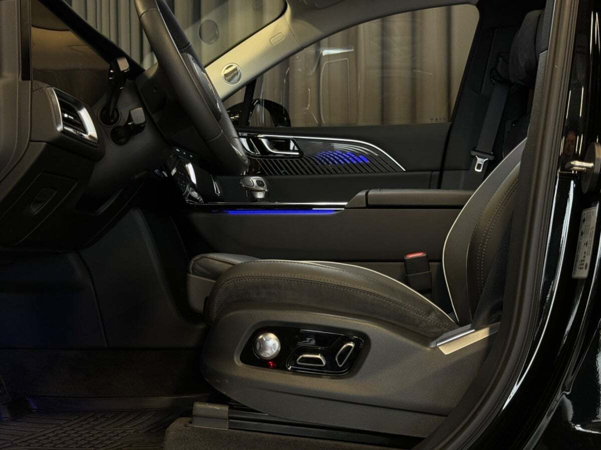 Hongqi E-HS9 99 Exclusive