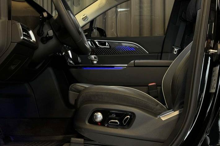 undefined Hongqi E-HS9 fra 2024
