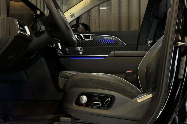 undefined Hongqi E-HS9 fra 2024 set indefra