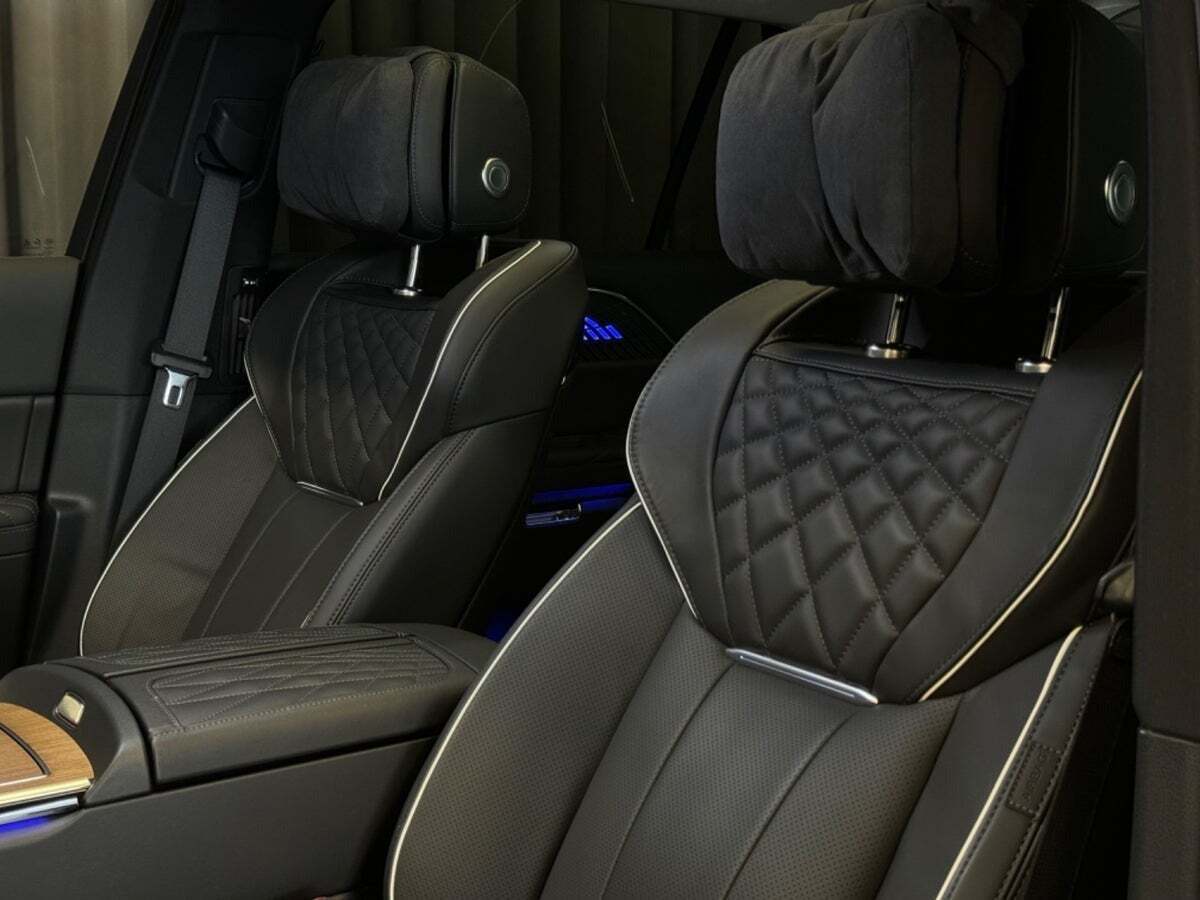 undefined Hongqi E-HS9 fra 2024 set indefra