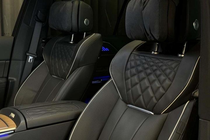 undefined Hongqi E-HS9 fra 2024 set indefra