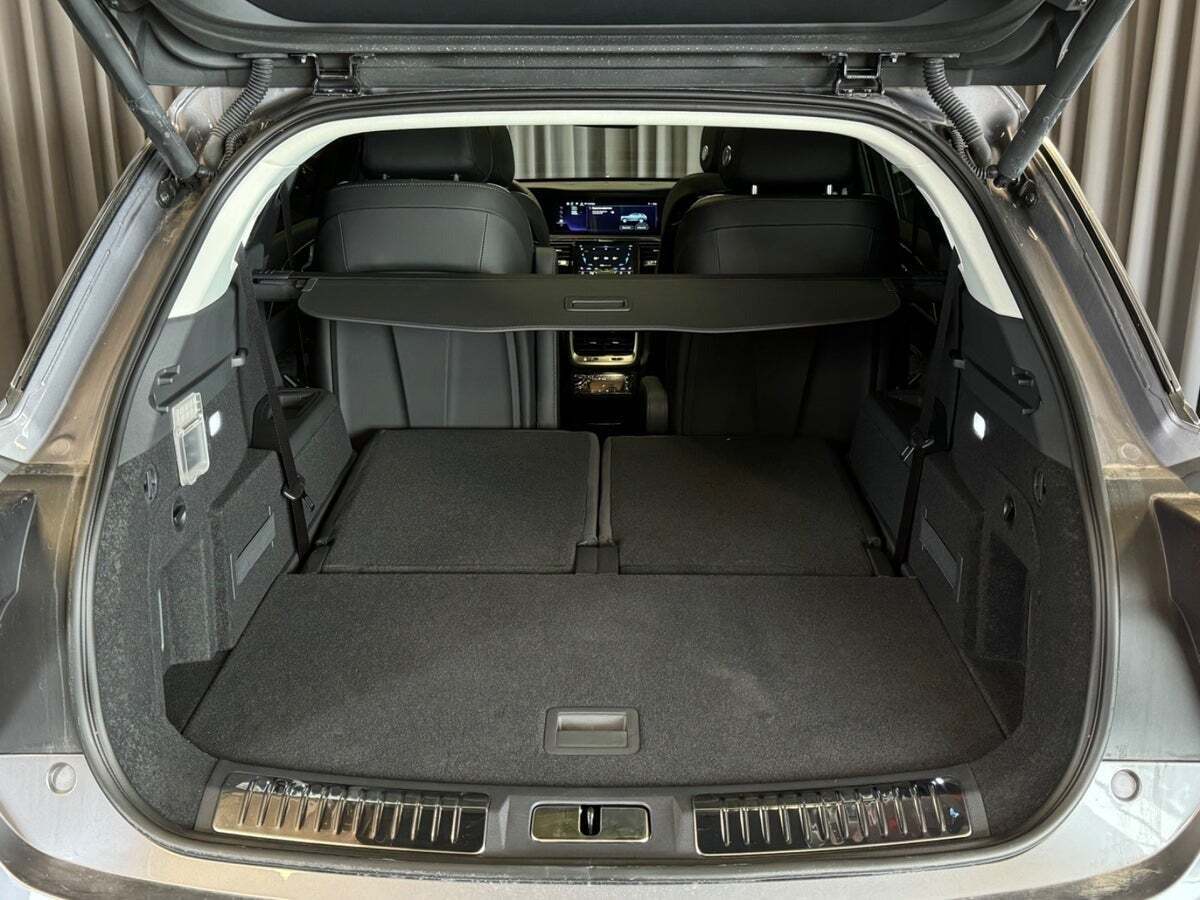 undefined Hongqi E-HS9 fra 2024