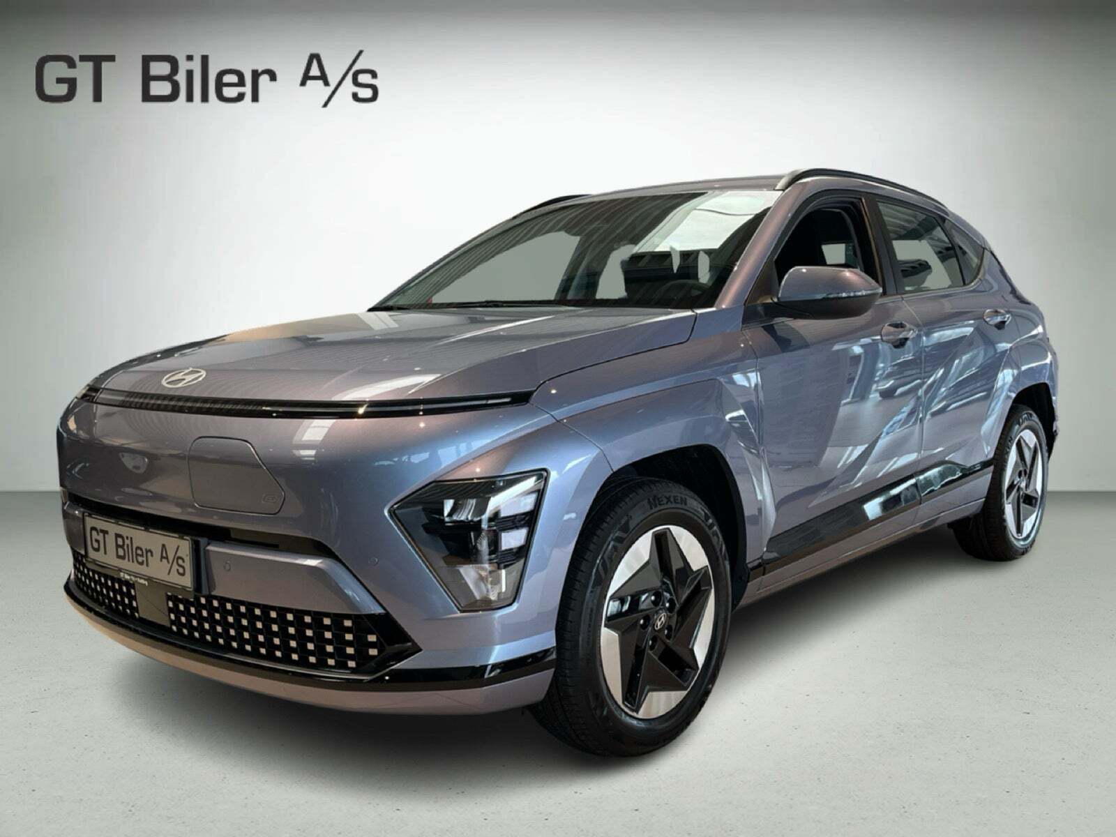 Blå Hyundai Kona fra 2025 set udefra